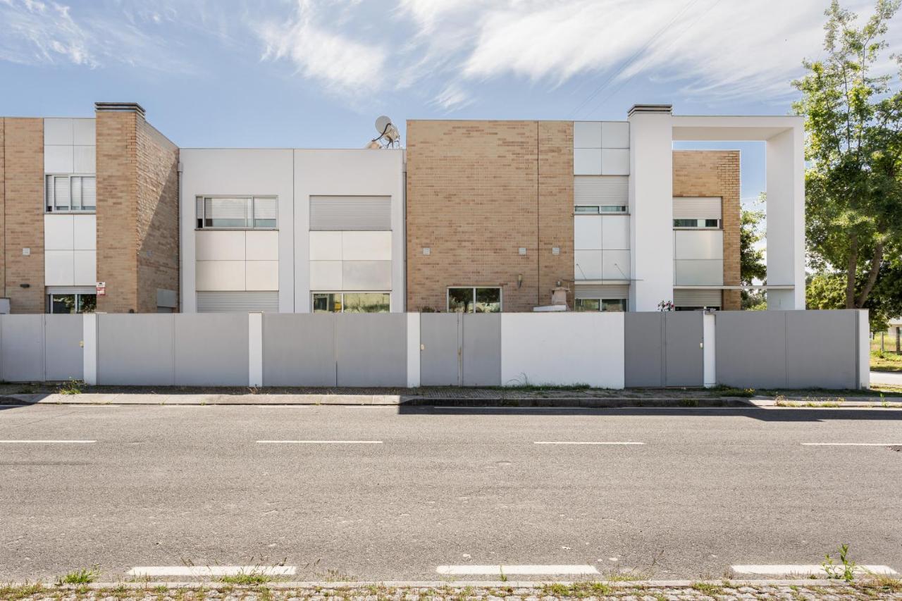 Joivy Sleek House Balcony & 2 Terraces In Porto Apartment Maia  Exterior photo